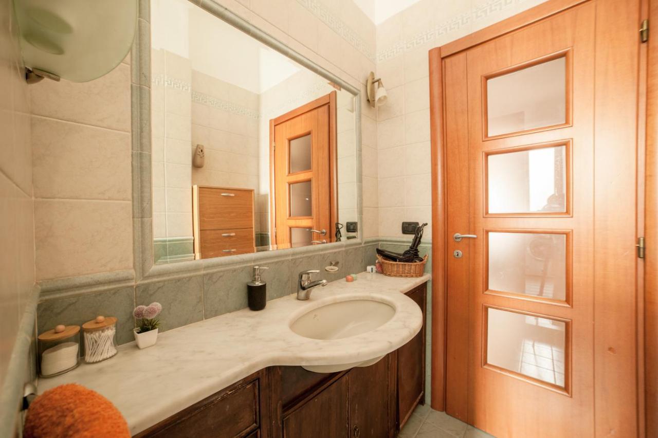 Cozy Room Stanza Close City Center In A Family House Stanza In Appartamento Condiviso Noi Viviamo In Casa Stanza In Affitto Турин Екстер'єр фото